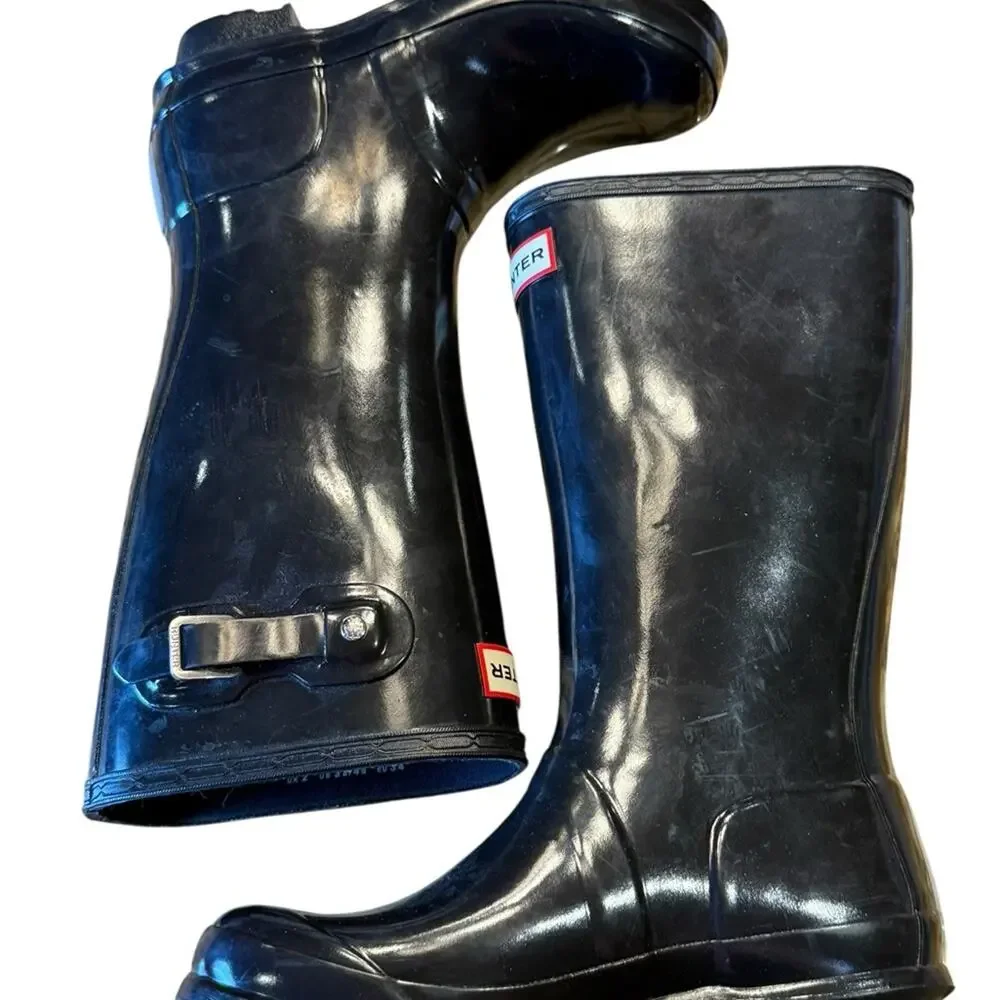 Hunter Glossy Black Waterproof Boots in a Girls Size 4